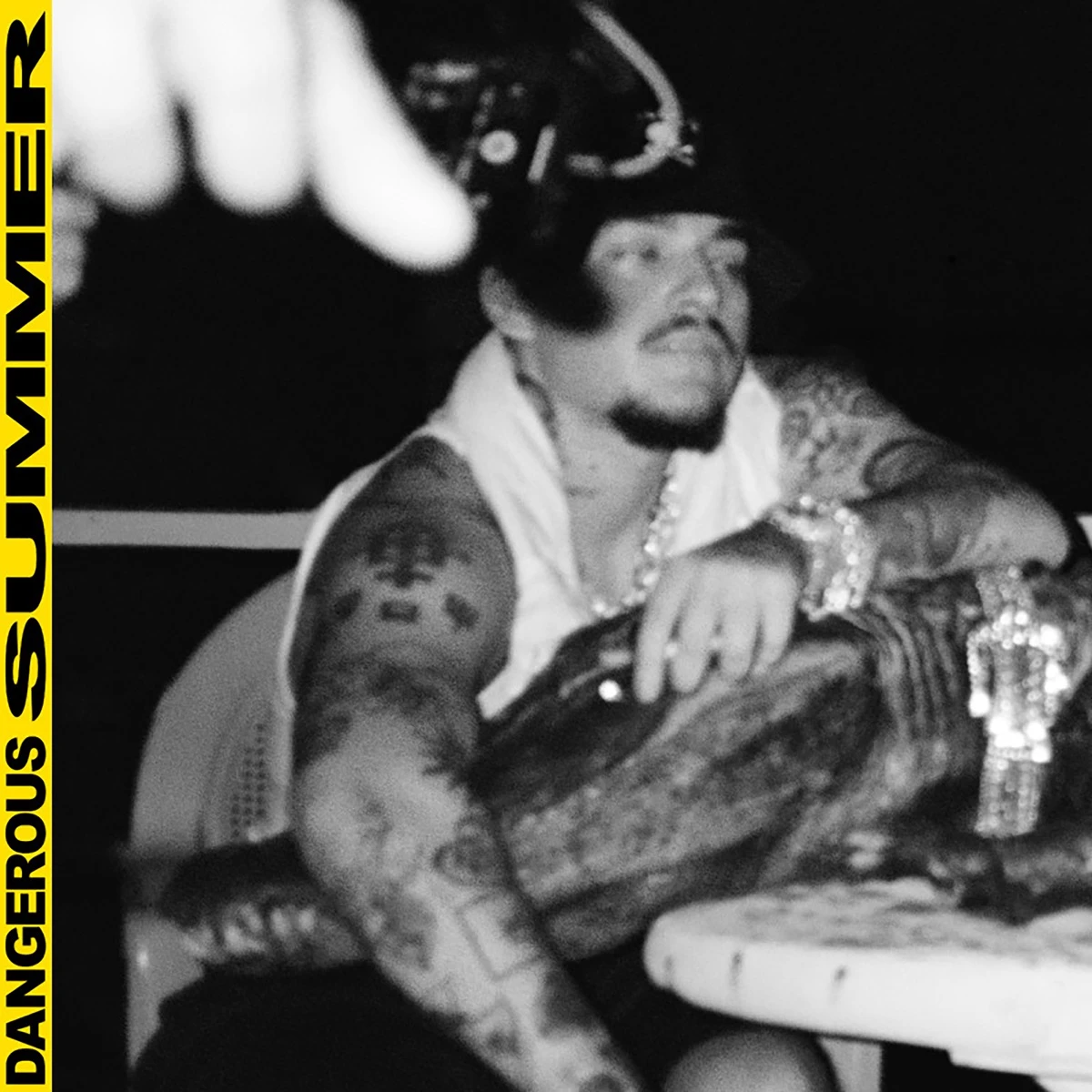 FLY NITË Lyrics