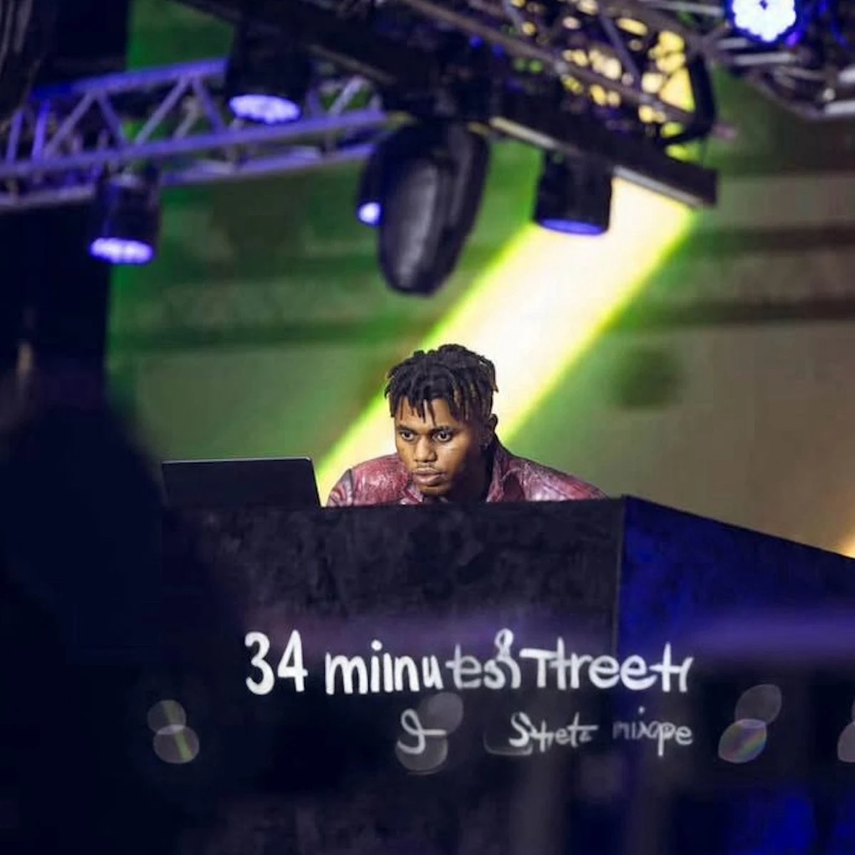 34 Minutes Street Lyrics